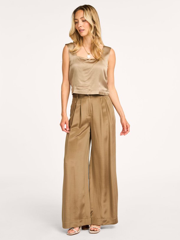 Ontdek de Jones zijdemix pantalon van Karma Koma in de kleur camel bij Orangebag. Op werkdagen voor 21:45 besteld, morgen in huis.