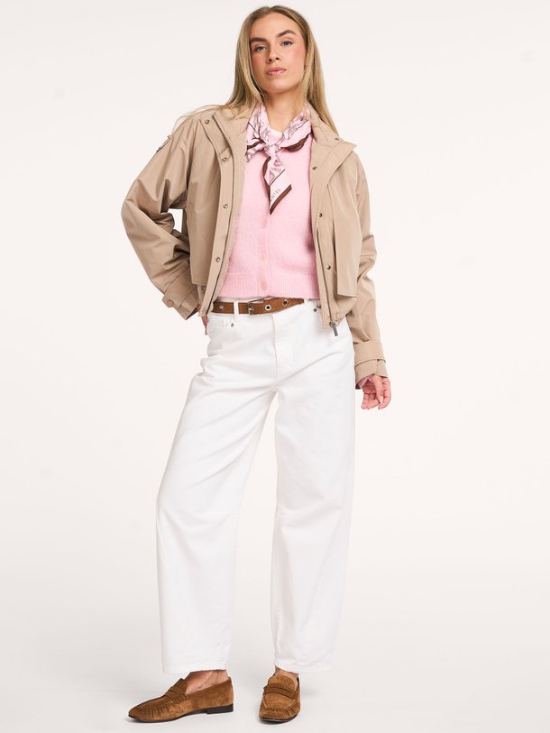 Ontdek de Duane geweven cropped trenchcoat van Dante 6 in de kleur Beige bij Orangebag. Op werkdagen voor 21:45 besteld, morgen in huis.