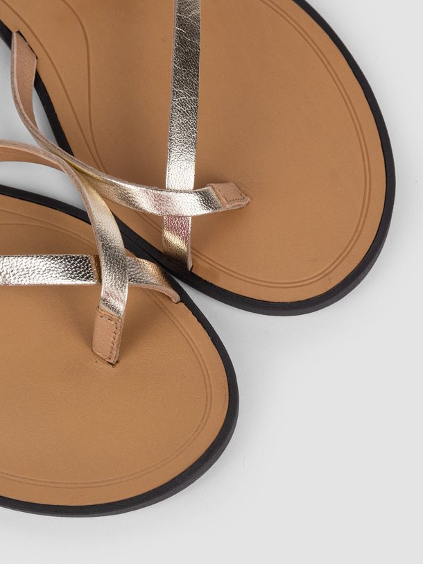 Ontdek de Tia lederen metallic sandalen van Vagabond Shoemakers in de kleur goudkleur bij Orangebag. Op werkdagen voor 21:45 besteld, morgen in huis.