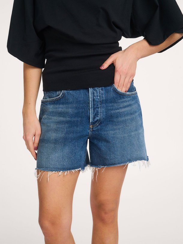 Ontdek de Nye high waist denim short van Agolde in de kleur Donkerblauw bij Orangebag. Op werkdagen voor 21:45 besteld, morgen in huis.