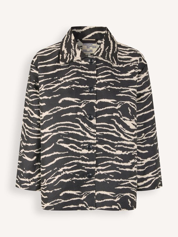Ontdek de Bessie organic cotton mix blazer met dessin van Baum und Pferdgarten in de kleur zwart bij Orangebag. Op werkdagen voor 21:45 besteld, morgen in huis.