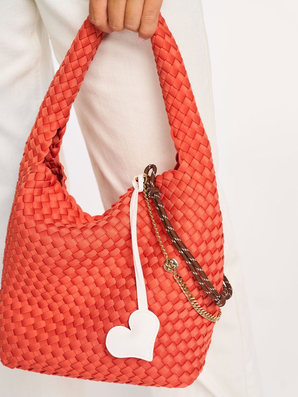 Ontdek de Heart bag charm van Bow19 in de kleur wit bij Orangebag. Op werkdagen voor 21:45 besteld, morgen in huis.