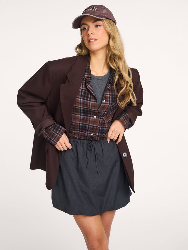 Ontdek de Saroko wolmix ballon rok van Samsoe Samsoe in de kleur Donkergrijs bij Orangebag. Op werkdagen voor 21:45 besteld, morgen in huis.