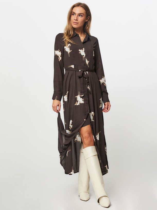 Ontdek de Gomo geweven maxi jurk met print van Modstrom in de kleur donkerbruin bij Orangebag. Op werkdagen voor 21:45 besteld, morgen in huis.