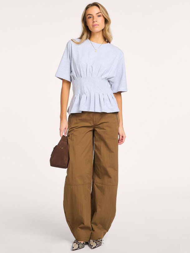 Ontdek de Zandaya katoenmix barrel fit broek van Gestuz in de kleur Groen/bruin bij Orangebag. Op werkdagen voor 21:45 besteld, morgen in huis.