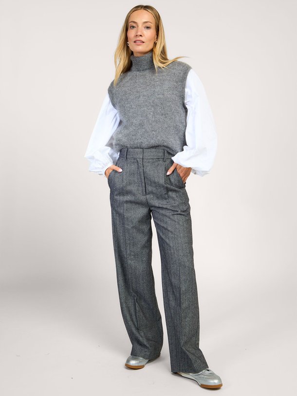 Ontdek de Waleria wolmix pantalon van Second Female in de kleur zwart bij Orangebag. Op werkdagen voor 21:45 besteld, morgen in huis.