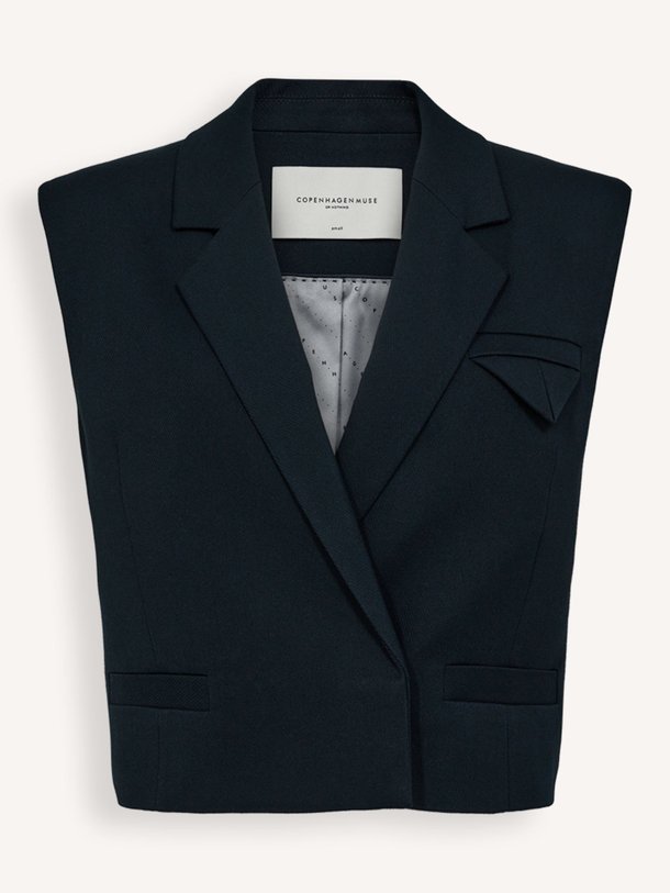 Ontdek de Tailor viscosemix gilet van Copenhagen Muse in de kleur donkerblauw bij Orangebag. Op werkdagen voor 21:45 besteld, morgen in huis.