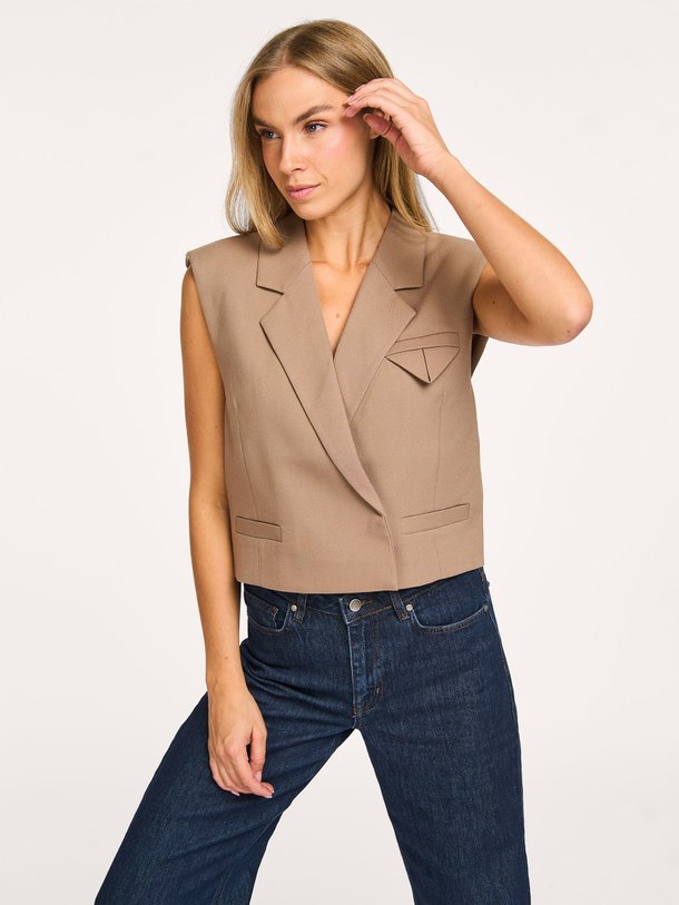Ontdek de Tailor viscosemix gilet van Copenhagen Muse in de kleur lichtbruin bij Orangebag. Op werkdagen voor 21:45 besteld, morgen in huis.