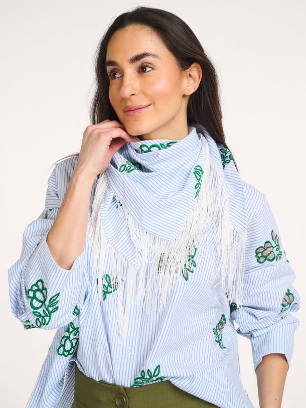 Ontdek de Jennie katoenen gestreepte sjaal van Essentiel Antwerp in de kleur Lichtblauw bij Orangebag. Op werkdagen voor 21:45 besteld, morgen in huis.