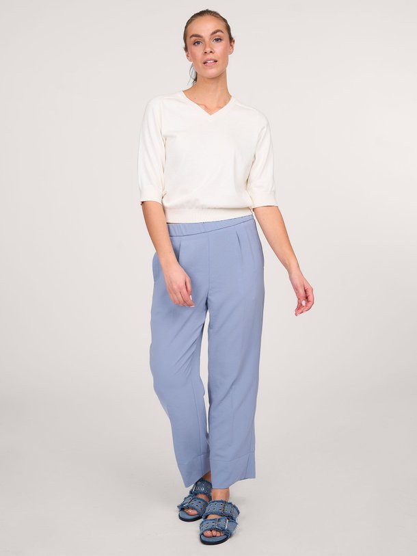 Ontdek de Geweven pantalon van Zenggi in de kleur lichtblauw bij Orangebag. Op werkdagen voor 21:45 besteld, morgen in huis.