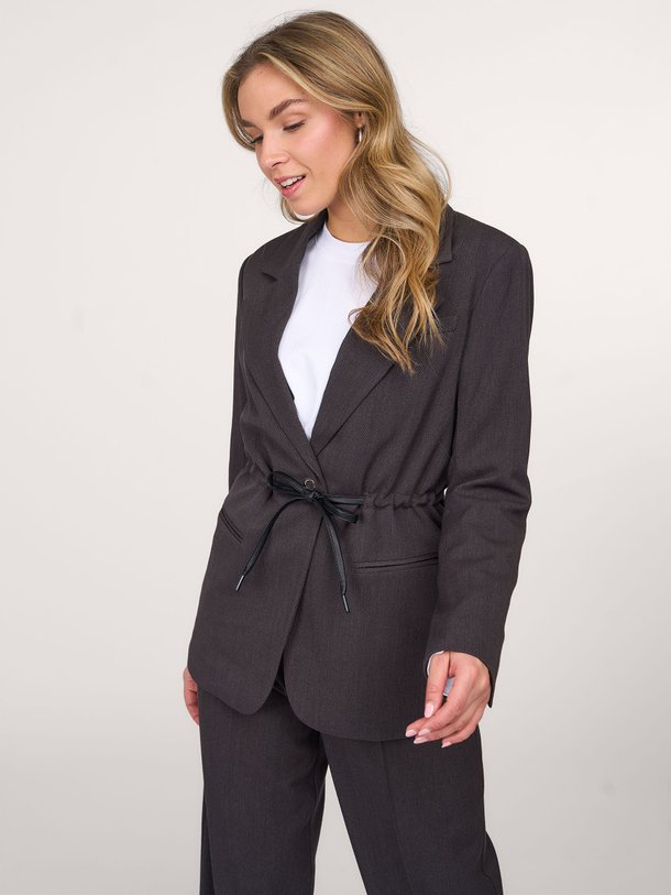 Ontdek de Ruban viscosemix gemêleerde blazer van Second Female in de kleur donkergrijs bij Orangebag. Op werkdagen voor 21:45 besteld, morgen in huis.