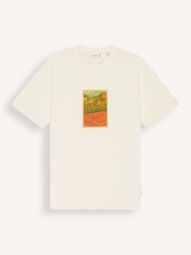 Ontdek de Court T-Shirt van Les Deux bij Orangebag. Op werkdagen voor 21:45 besteld, morgen in huis.