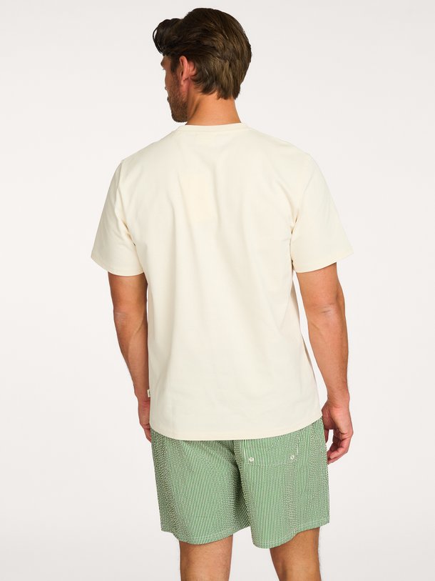 Ontdek de Court T-Shirt van Les Deux bij Orangebag. Op werkdagen voor 21:45 besteld, morgen in huis.