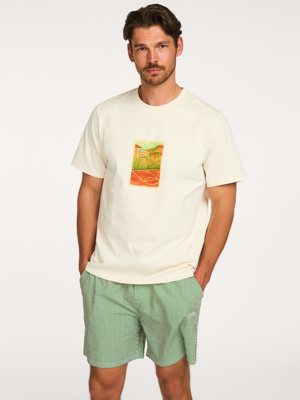 Ontdek de Court T-Shirt van Les Deux bij Orangebag. Op werkdagen voor 21:45 besteld, morgen in huis.