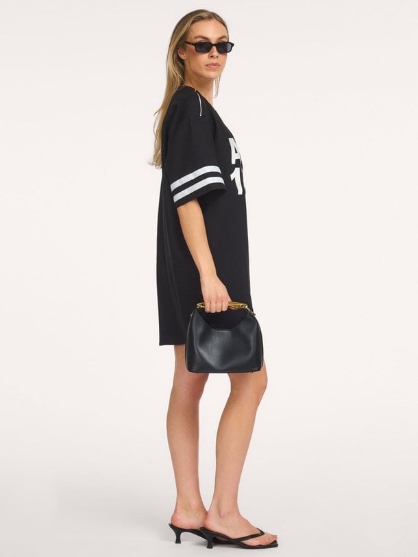 Ontdek de ladies woven baseball shirt dress van Alix The Label bij Orangebag. Op werkdagen voor 21:45 besteld, morgen in huis.