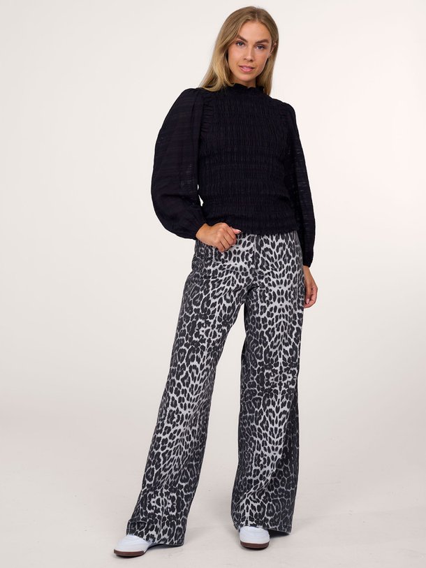 Ontdek de Kera katoenen smock top van Co'Couture in de kleur zwart bij Orangebag. Op werkdagen voor 21:45 besteld, morgen in huis.