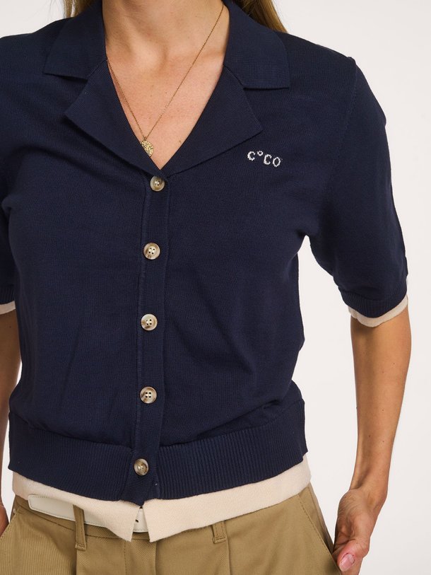 Ontdek de Lue viscose vest van Co'Couture in de kleur Donkerblauw bij Orangebag. Op werkdagen voor 21:45 besteld, morgen in huis.