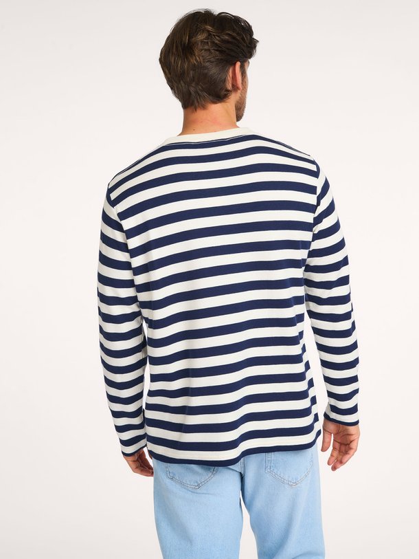 Ontdek de LS Tee katoenmix longsleeve met logo van OLAF in de kleur donkerblauw bij Orangebag. Op werkdagen voor 21:45 besteld, morgen in huis.