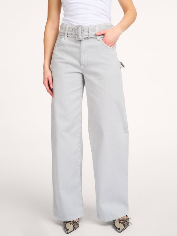 Ontdek de Nadja mid waist loose fit jeans met riem van Baum und Pferdgarten in de kleur Grijs bij Orangebag. Op werkdagen voor 21:45 besteld, morgen in huis.