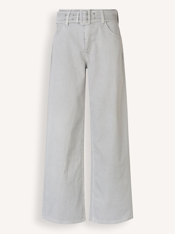 Ontdek de Nadja mid waist loose fit jeans met riem van Baum und Pferdgarten in de kleur Grijs bij Orangebag. Op werkdagen voor 21:45 besteld, morgen in huis.