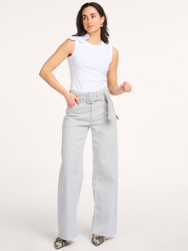 Ontdek de Nadja mid waist loose fit jeans met riem van Baum und Pferdgarten in de kleur Grijs bij Orangebag. Op werkdagen voor 21:45 besteld, morgen in huis.