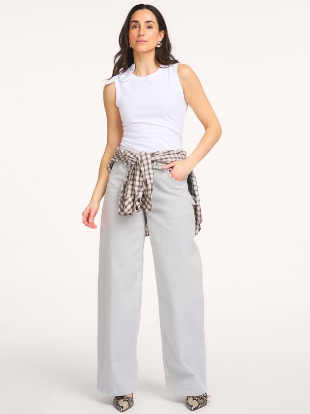 Ontdek de Nadja mid waist loose fit jeans met riem van Baum und Pferdgarten in de kleur Grijs bij Orangebag. Op werkdagen voor 21:45 besteld, morgen in huis.