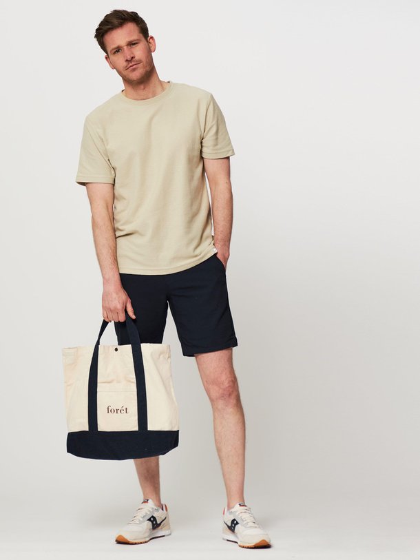 Ontdek de Smith viscose short van Samsoe Samsoe in de kleur donkerblauw bij Orangebag. Op werkdagen voor 21:45 besteld, morgen in huis.