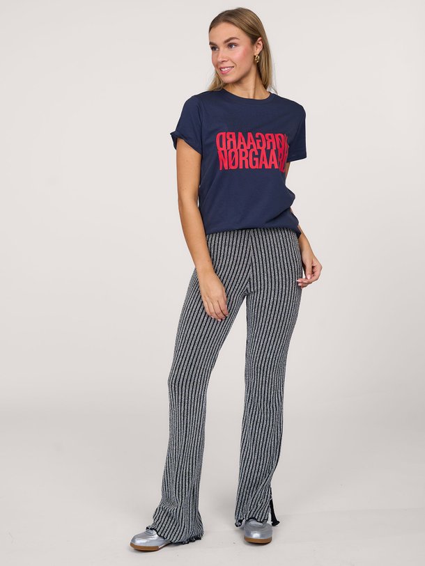 Ontdek de Uri jersey broek met lurex van Mads Norgaard in de kleur zilverkleur bij Orangebag. Op werkdagen voor 21:45 besteld, morgen in huis.