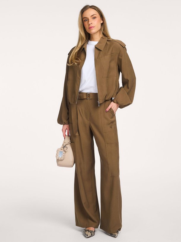 Ontdek de River viscosemix broek van Aaiko in de kleur Donkergroen bij Orangebag. Op werkdagen voor 21:45 besteld, morgen in huis.