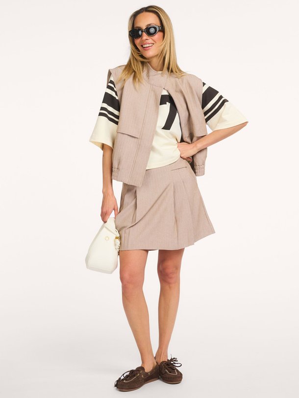 Ontdek de Marlo geweven plooi rok van Co'Couture in de kleur Zand bij Orangebag. Op werkdagen voor 21:45 besteld, morgen in huis.