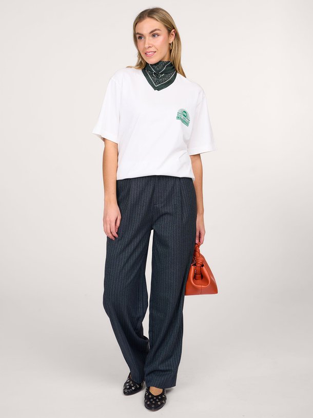 Ontdek de Maria viscosemix pantalon met krijtstreep van Mads Norgaard in de kleur donkerblauw bij Orangebag. Op werkdagen voor 21:45 besteld, morgen in huis.