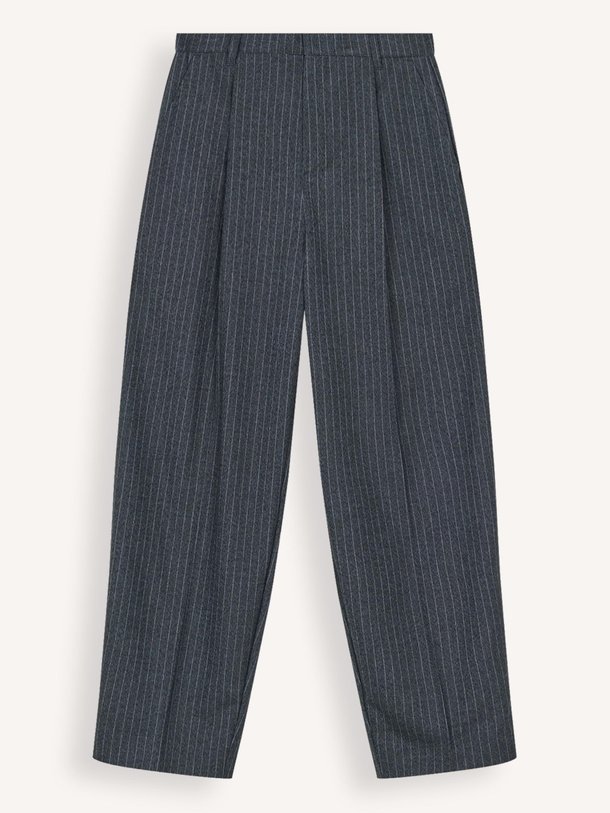 Ontdek de Maria viscosemix pantalon met krijtstreep van Mads Norgaard in de kleur donkerblauw bij Orangebag. Op werkdagen voor 21:45 besteld, morgen in huis.