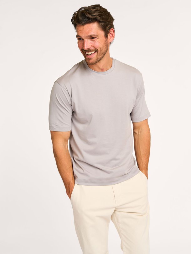 Ontdek de Gilberd katoenen T-shirt van Drykorn in de kleur grijs bij Orangebag. Op werkdagen voor 21:45 besteld, morgen in huis.