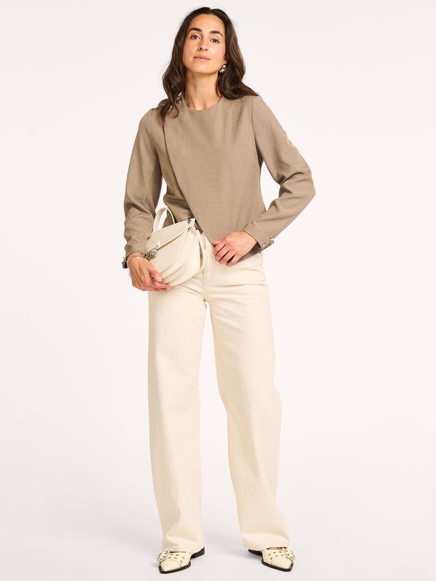 Ontdek de Gillian geweven overslag top van Dante 6 in de kleur Taupe bij Orangebag. Op werkdagen voor 21:45 besteld, morgen in huis.