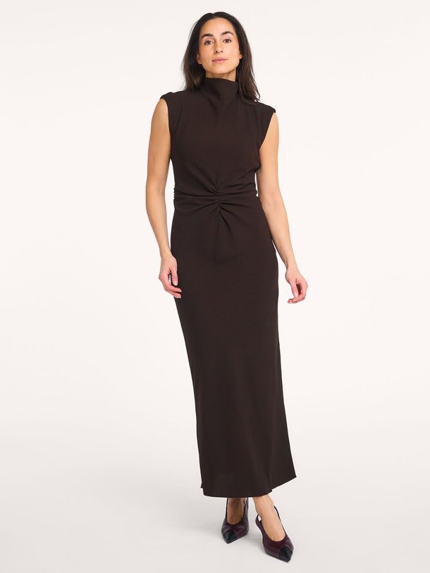 Ontdek de Estrel geweven jurk van Rotate Birger Christensen in de kleur Donkerbruin bij Orangebag. Op werkdagen voor 21:45 besteld, morgen in huis.