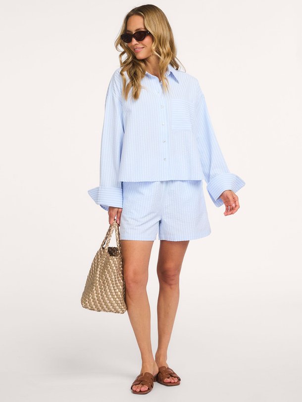 Ontdek de Cibby katoenmix seersucker short van Ruby Tuesday in de kleur Blauw bij Orangebag. Op werkdagen voor 21:45 besteld, morgen in huis.