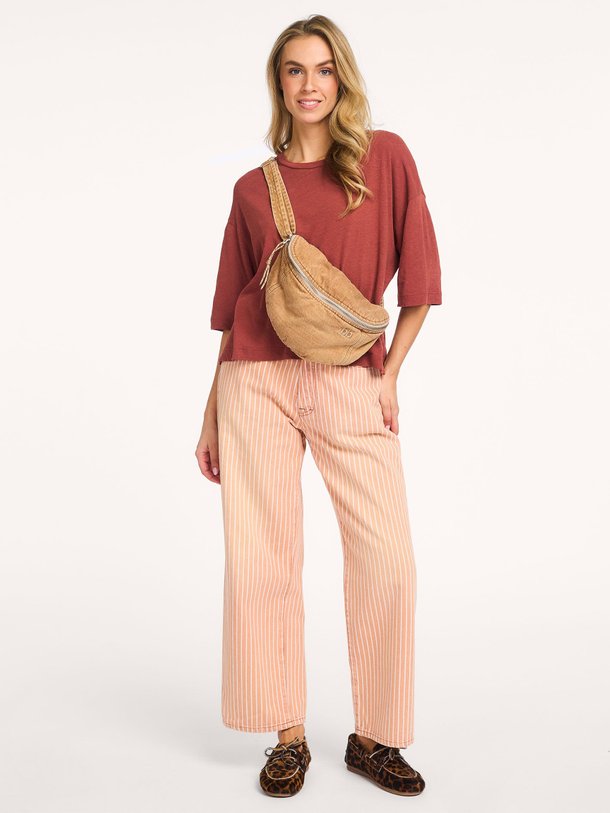 Ontdek de Paty high waist loose fit non-stretch jeans van Bellerose in de kleur Perzik bij Orangebag. Op werkdagen voor 21:45 besteld, morgen in huis.