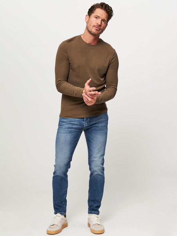 Ontdek de West mid waist slim fit jeans van Drykorn in de kleur blauw bij Orangebag. Op werkdagen voor 21:45 besteld, morgen in huis.