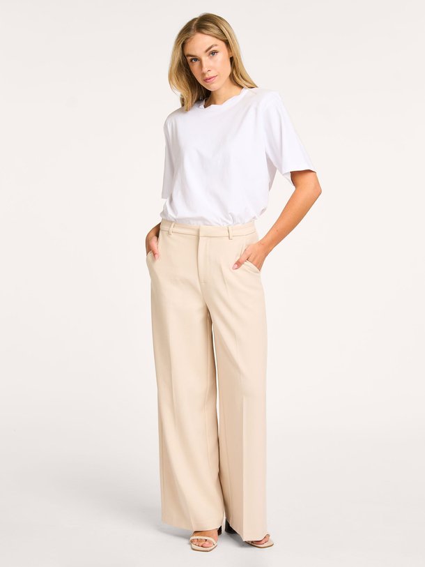 Ontdek de Reign viscosemix pantalon van Iben in de kleur beige bij Orangebag. Op werkdagen voor 21:45 besteld, morgen in huis.
