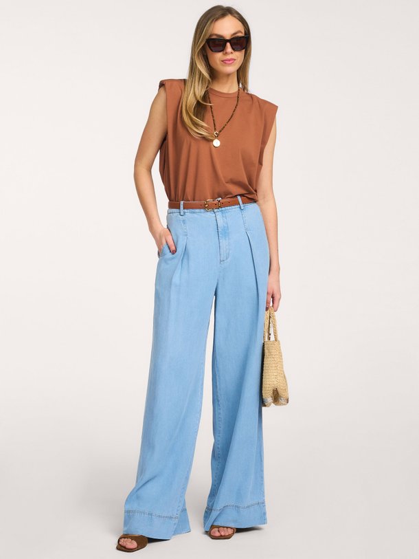 Ontdek de Tilly high waist loose fit non-stretch jeans van Co'Couture in de kleur Blauw bij Orangebag. Op werkdagen voor 21:45 besteld, morgen in huis.
