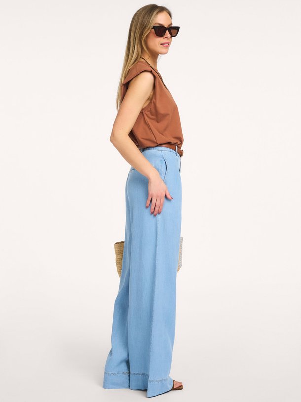 Ontdek de Tilly high waist loose fit non-stretch jeans van Co'Couture in de kleur Blauw bij Orangebag. Op werkdagen voor 21:45 besteld, morgen in huis.