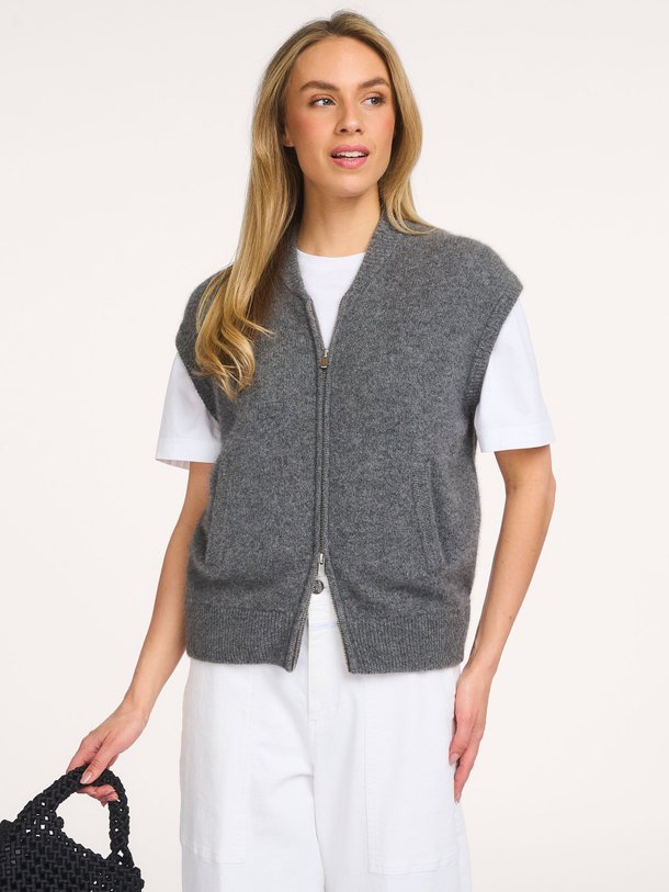 Majestic Filatures K248, wolmix gemêleerd vest - Grijs Ontdek de K248, wolmix gemêleerd vest van Majestic Filatures bij Orangebag. Op werkdagen voor 21:45 besteld, morgen in huis.