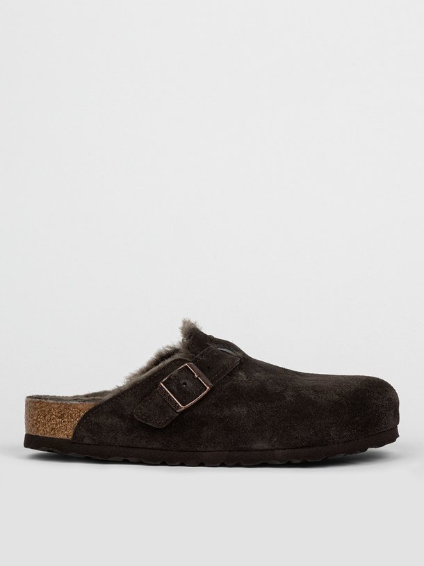 Ontdek de Boston Shearling suède instappers van Birkenstock in de kleur donkerbruin bij Orangebag. Op werkdagen voor 21:45 besteld, morgen in huis.