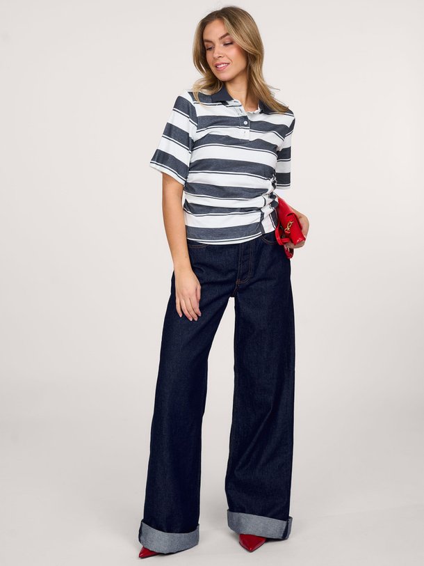 Ontdek de Judite organic cotton top van Baum und Pferdgarten in de kleur blauw bij Orangebag. Op werkdagen voor 21:45 besteld, morgen in huis.