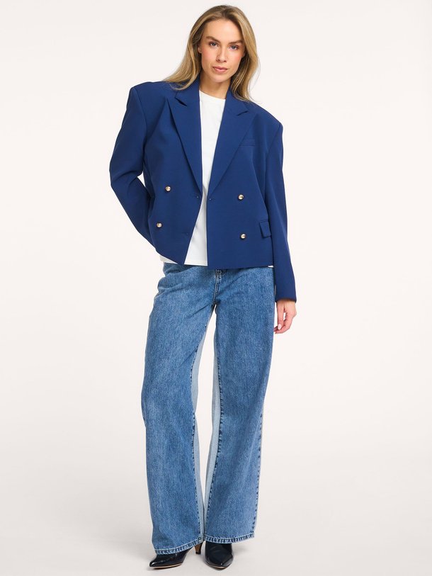 Ontdek de Viscosemix blazer van Alix The Label in de kleur Donkerblauw bij Orangebag. Op werkdagen voor 21:45 besteld, morgen in huis.