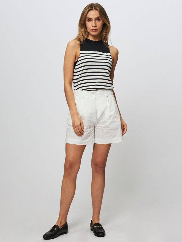 Ontdek de Katoenen poplin short van Woolrich in de kleur wit bij Orangebag. Op werkdagen voor 21:45 besteld, morgen in huis.