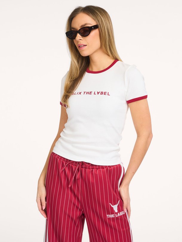 Ontdek de Katoenen logo T-shirt van Alix The Label in de kleur Off-white bij Orangebag. Op werkdagen voor 21:45 besteld, morgen in huis.