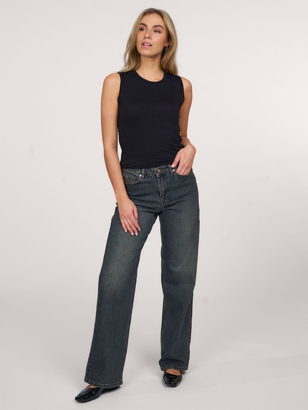 Ontdek de M002 Viscosemix slub top van Majestic Filatures in de kleur zwart bij Orangebag. Op werkdagen voor 21:45 besteld, morgen in huis.