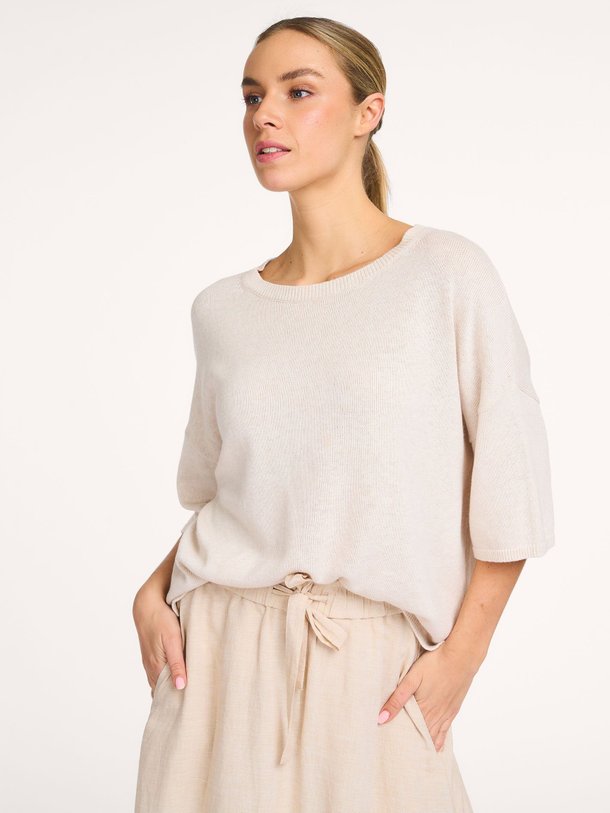 Ontdek de Ilona katoenmix trui van Knit-ted in de kleur Crème bij Orangebag. Op werkdagen voor 21:45 besteld, morgen in huis.