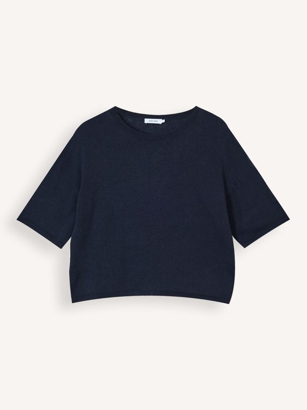 Ontdek de Ilona katoenmix trui van Knit-ted in de kleur Donkerblauw bij Orangebag. Op werkdagen voor 21:45 besteld, morgen in huis.